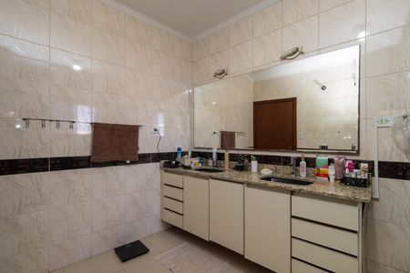 Casa à venda com 330m², 5 quartos e 3 vagasBanheiro da Suíte