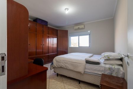 Casa à venda com 330m², 5 quartos e 3 vagasSuíte