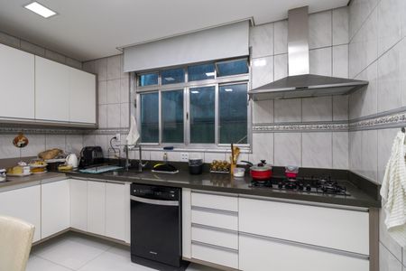 Casa à venda com 330m², 5 quartos e 3 vagasCozinha