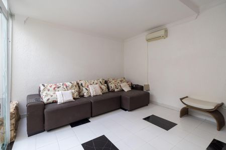 Casa à venda com 330m², 5 quartos e 3 vagasSala de TV