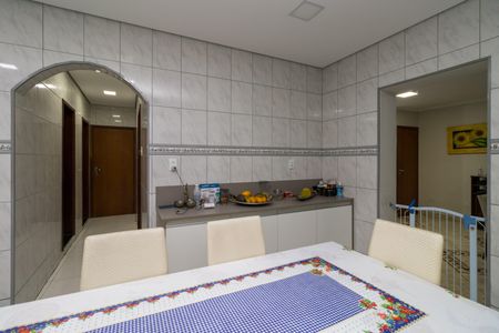 Casa à venda com 330m², 5 quartos e 3 vagasCozinha