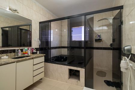 Casa à venda com 330m², 5 quartos e 3 vagasBanheiro da Suíte