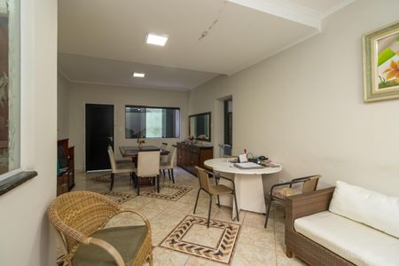 Casa à venda com 330m², 5 quartos e 3 vagasSala