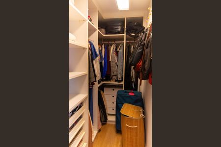 Apartamento à venda com 185m², 3 quartos e 1 vagaCloset da suíte 1