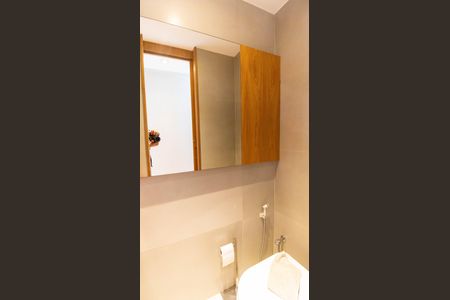 Lavabo 1 de apartamento à venda com 3 quartos, 185m² em Icaraí, Niterói