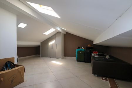 Casa de condomínio à venda com 264m², 3 quartos e 4 vagasSótão