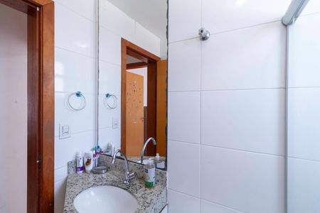 Apartamento para alugar com 60m², 2 quartos e 1 vaga Apartamento para alugar com 60m², 2 quartos e 1 vagaBanheiro social