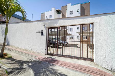 Apartamento para alugar com 60m², 2 quartos e 1 vaga Apartamento para alugar com 60m², 2 quartos e 1 vagaFachada