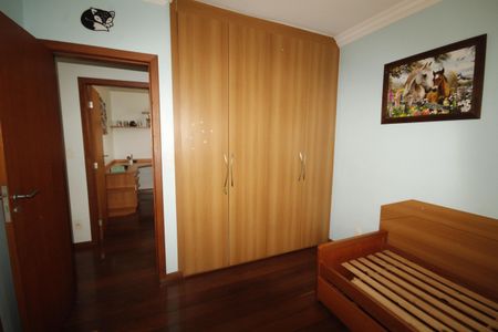 Casa à venda com 347m², 5 quartos e 8 vagasQuarto 3