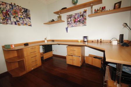 Casa à venda com 347m², 5 quartos e 8 vagasQuarto 2