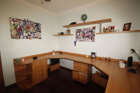 Casa à venda com 347m², 5 quartos e 8 vagasQuarto 2