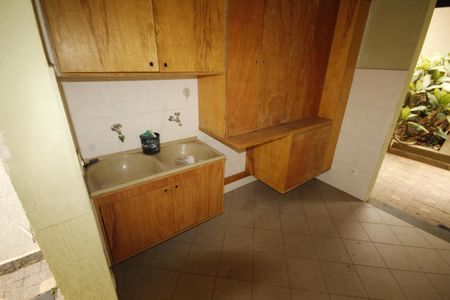 Casa à venda com 347m², 5 quartos e 8 vagasÁrea de Serviço