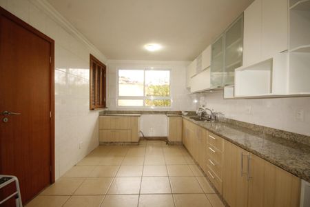 Casa à venda com 347m², 5 quartos e 8 vagasCozinha