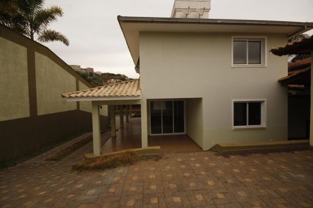 Casa à venda com 347m², 5 quartos e 8 vagasFachada
