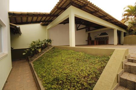 Casa à venda com 347m², 5 quartos e 8 vagasÁrea Externa