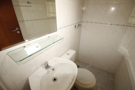 Casa à venda com 347m², 5 quartos e 8 vagasBanheiro de serviço
