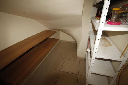 Casa à venda com 347m², 5 quartos e 8 vagasDespensa