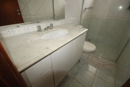 Casa à venda com 347m², 5 quartos e 8 vagasBanheiro Social