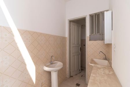 Casa à venda com 260m², 3 quartos e 4 vagas Casa à venda com 260m², 3 quartos e 4 vagasBanheiro da piscina