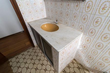 Casa à venda com 260m², 3 quartos e 4 vagas Casa à venda com 260m², 3 quartos e 4 vagasBanheiro social