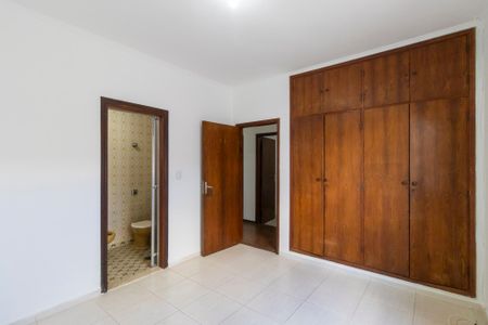 Casa à venda com 260m², 3 quartos e 4 vagas Casa à venda com 260m², 3 quartos e 4 vagasSuíte