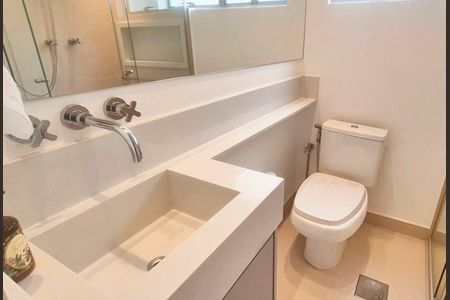 Apartamento à venda com 72m², 2 quartos e 1 vaga Apartamento à venda com 72m², 2 quartos e 1 vagaBanheiro da Suíte 2