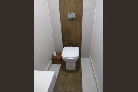 Casa de condomínio à venda com 312m², 3 quartos e 3 vagas Casa de condomínio à venda com 312m², 3 quartos e 3 vagasBanheiro 2