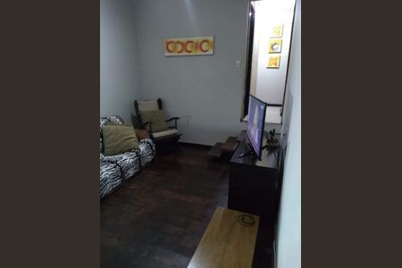 Casa de condomínio à venda com 312m², 3 quartos e 3 vagas Casa de condomínio à venda com 312m², 3 quartos e 3 vagasSala de TV