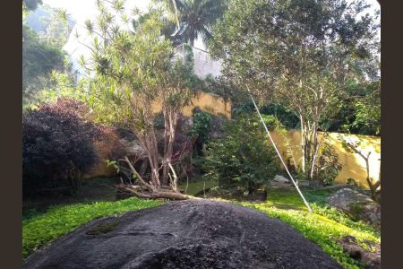 Casa de condomínio à venda com 312m², 3 quartos e 3 vagas Casa de condomínio à venda com 312m², 3 quartos e 3 vagasÁrea comum