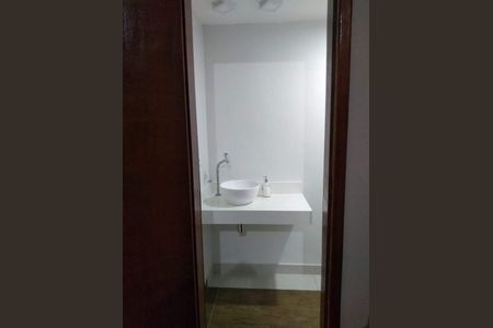 Casa de condomínio à venda com 312m², 3 quartos e 3 vagas Casa de condomínio à venda com 312m², 3 quartos e 3 vagasBanheiro 2