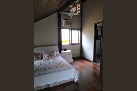 Casa de condomínio à venda com 312m², 3 quartos e 3 vagas Casa de condomínio à venda com 312m², 3 quartos e 3 vagasQuarto 1