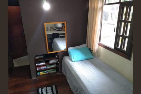 Casa de condomínio à venda com 312m², 3 quartos e 3 vagas Casa de condomínio à venda com 312m², 3 quartos e 3 vagasQuarto 2