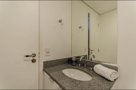 Banheiro de kitnet/studio para alugar com 1 quarto, 25m² em Liberdade, São Paulo