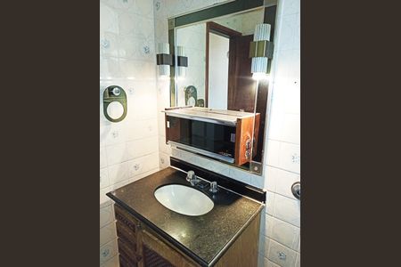 Casa para alugar com 190m², 3 quartos e 2 vagasBanheiro Social