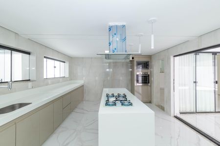 Casa à venda com 431m², 4 quartos e 6 vagas Casa à venda com 431m², 4 quartos e 6 vagasCozinha