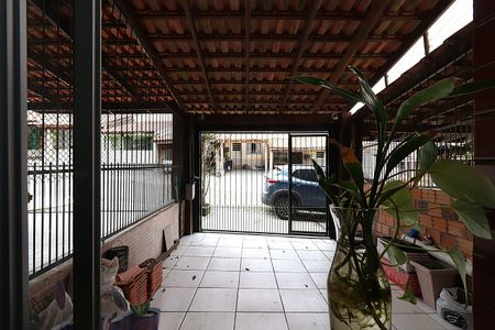 Garagem e vista da Janela da sala de casa para alugar com 2 quartos, 42m² em Cecília, Viamão