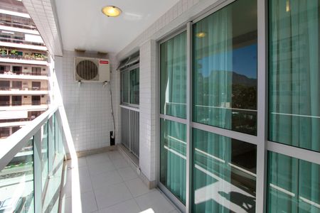 Apartamento à venda com 67m², 2 quartos e 1 vaga Apartamento à venda com 67m², 2 quartos e 1 vagaVaranda