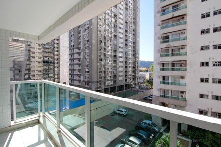 Apartamento à venda com 67m², 2 quartos e 1 vaga Apartamento à venda com 67m², 2 quartos e 1 vagaVaranda