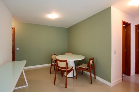 Apartamento à venda com 67m², 2 quartos e 1 vaga Apartamento à venda com 67m², 2 quartos e 1 vagaSala