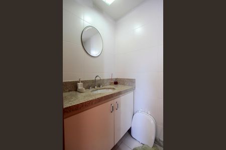 Apartamento à venda com 67m², 2 quartos e 1 vaga Apartamento à venda com 67m², 2 quartos e 1 vagaBanheiro social