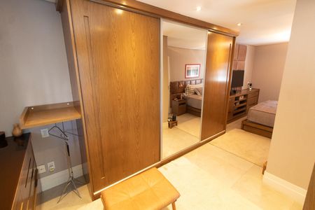 Apartamento à venda com 108m², 2 quartos e 2 vagasCloset da Suíte