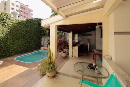 Casa à venda com 300m², 3 quartos e 4 vagasÁrea comum - Piscina