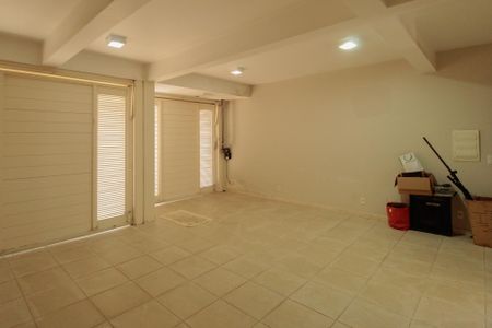 Casa à venda com 300m², 3 quartos e 4 vagasGaragem