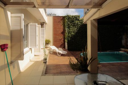 Casa à venda com 300m², 3 quartos e 4 vagasÁrea comum - Piscina