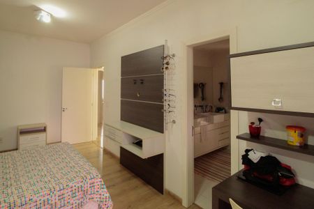 Casa à venda com 300m², 3 quartos e 4 vagasSuíte 2