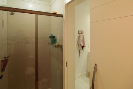 Casa à venda com 300m², 3 quartos e 4 vagasBanheiro da Suíte 1 e 2