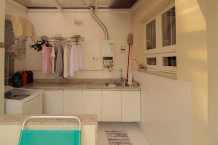 Casa à venda com 300m², 3 quartos e 4 vagasÁrea de Serviço