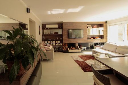 Casa à venda com 300m², 3 quartos e 4 vagasSala