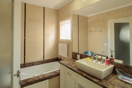 Casa à venda com 300m², 3 quartos e 4 vagasBanheiro da Suíte 3