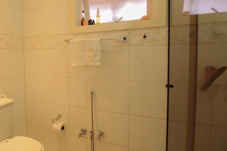 Casa à venda com 300m², 3 quartos e 4 vagasBanheiro da Suíte 1 e 2